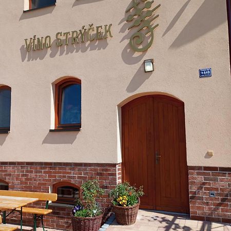 Sklep Vino Strycek Guest House Velke Bilovice Exterior photo