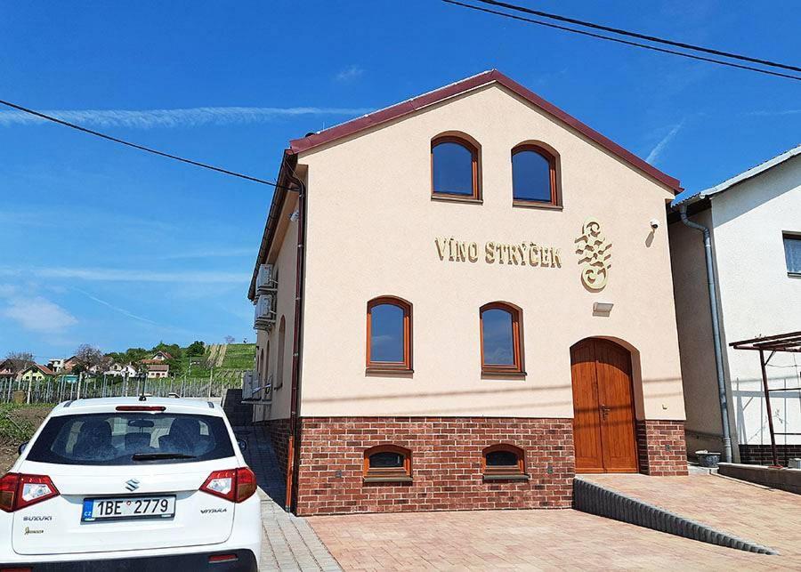 Sklep Vino Strycek Guest House Velke Bilovice Exterior photo