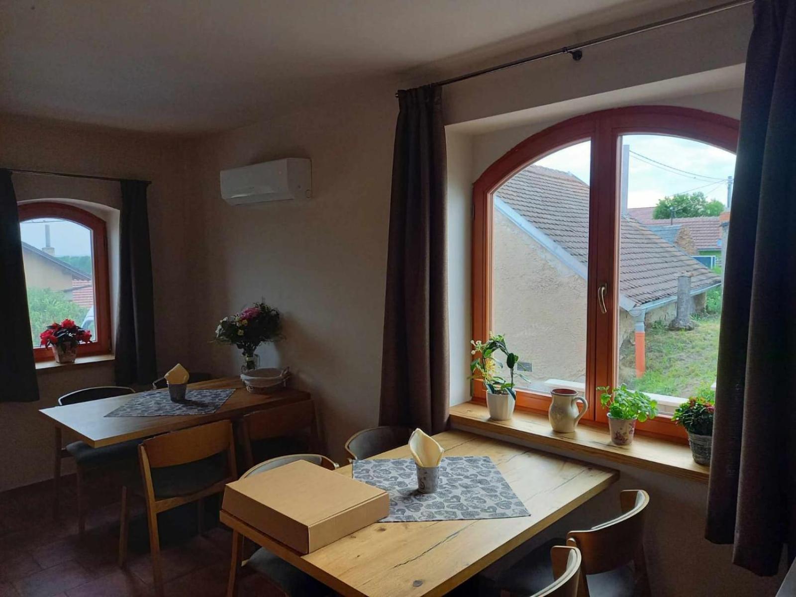 Sklep Vino Strycek Guest House Velke Bilovice Exterior photo